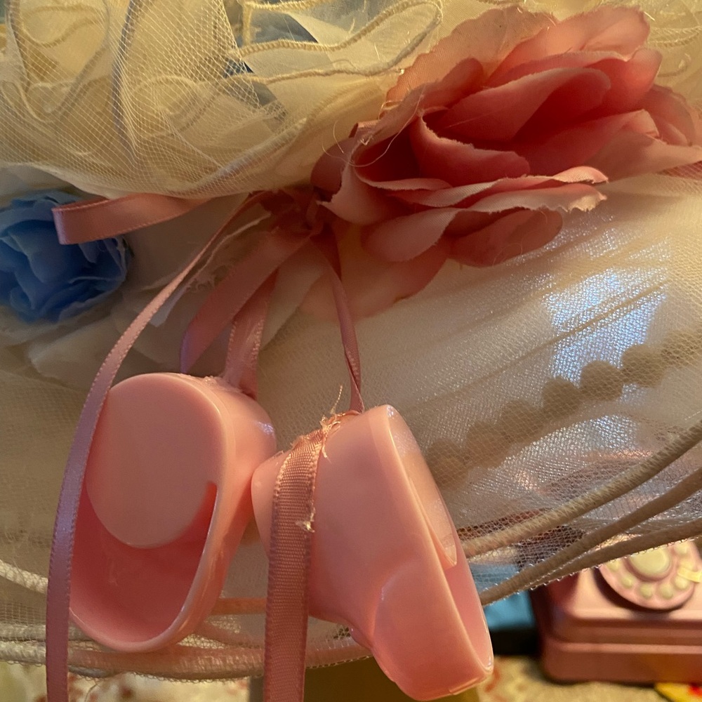 boy or girl BABY SHOWER VINTAGE. Hat 🩷💙Plus beautiful porcelain doll 🩷💙 - Picture 7 of 13
